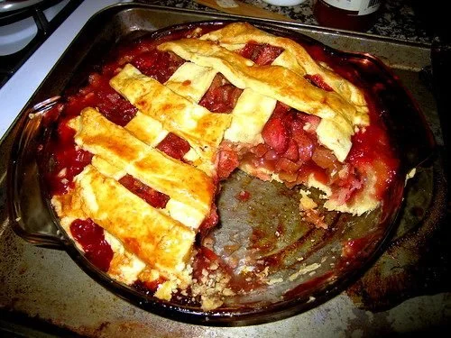 You Will Rue The Day That You Don’t Make This Strawberry Rhubarb Pie