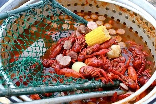 A Crawfish Boil (Plus: How To Eat A Crawfish)